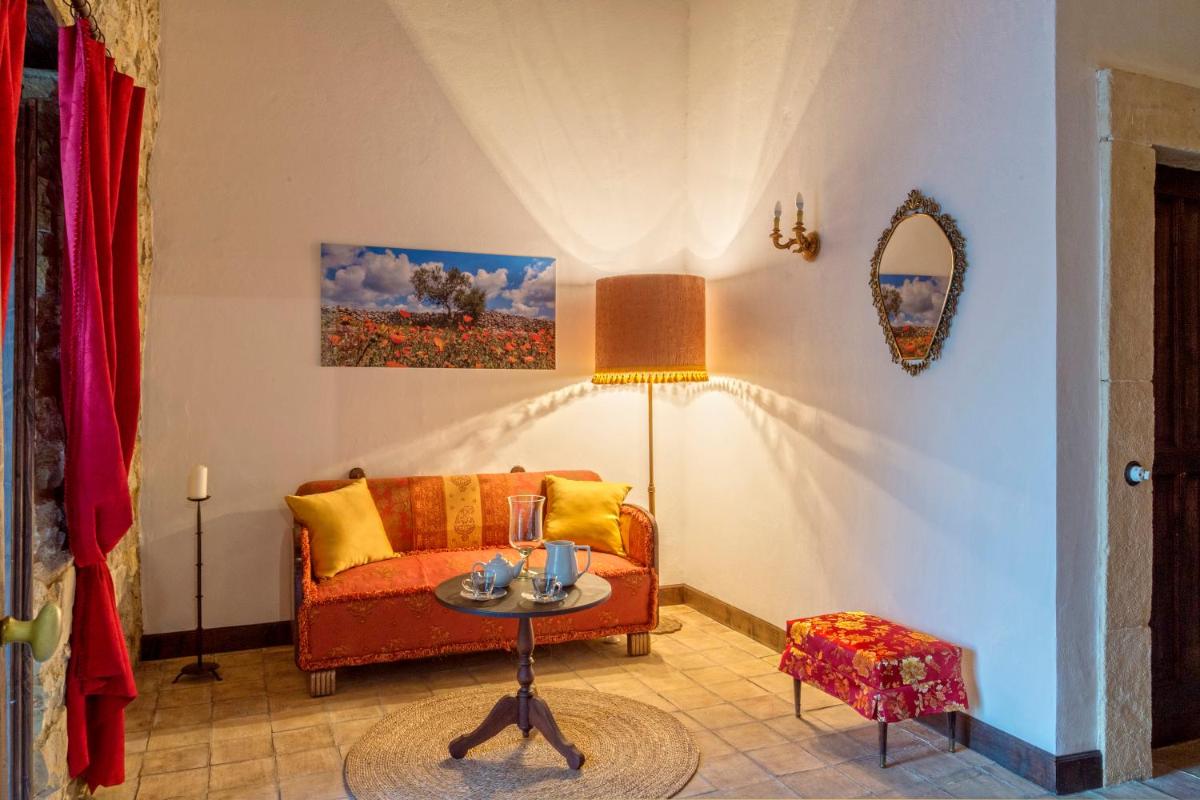 Masseria Fortificata Lo Zafferaneto