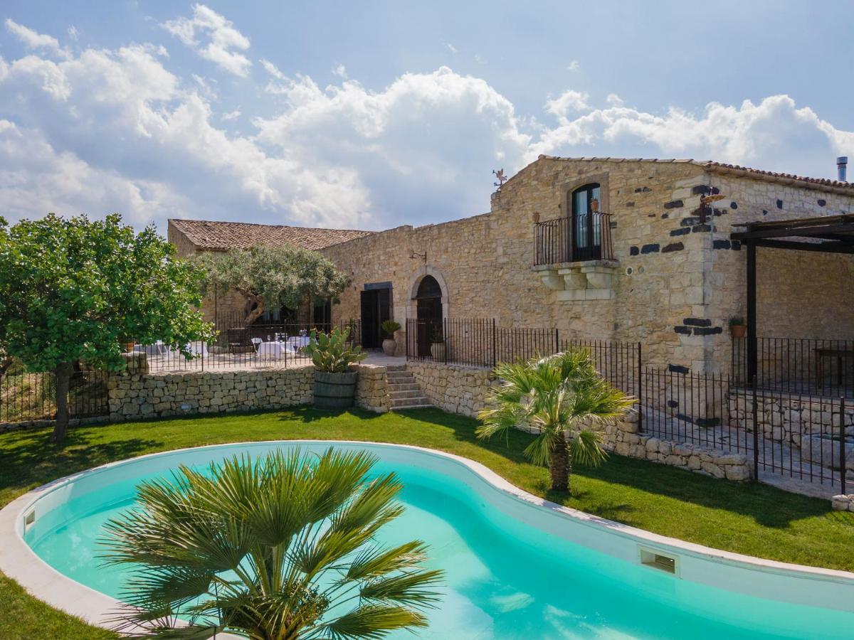 Masseria Fortificata Lo Zafferaneto