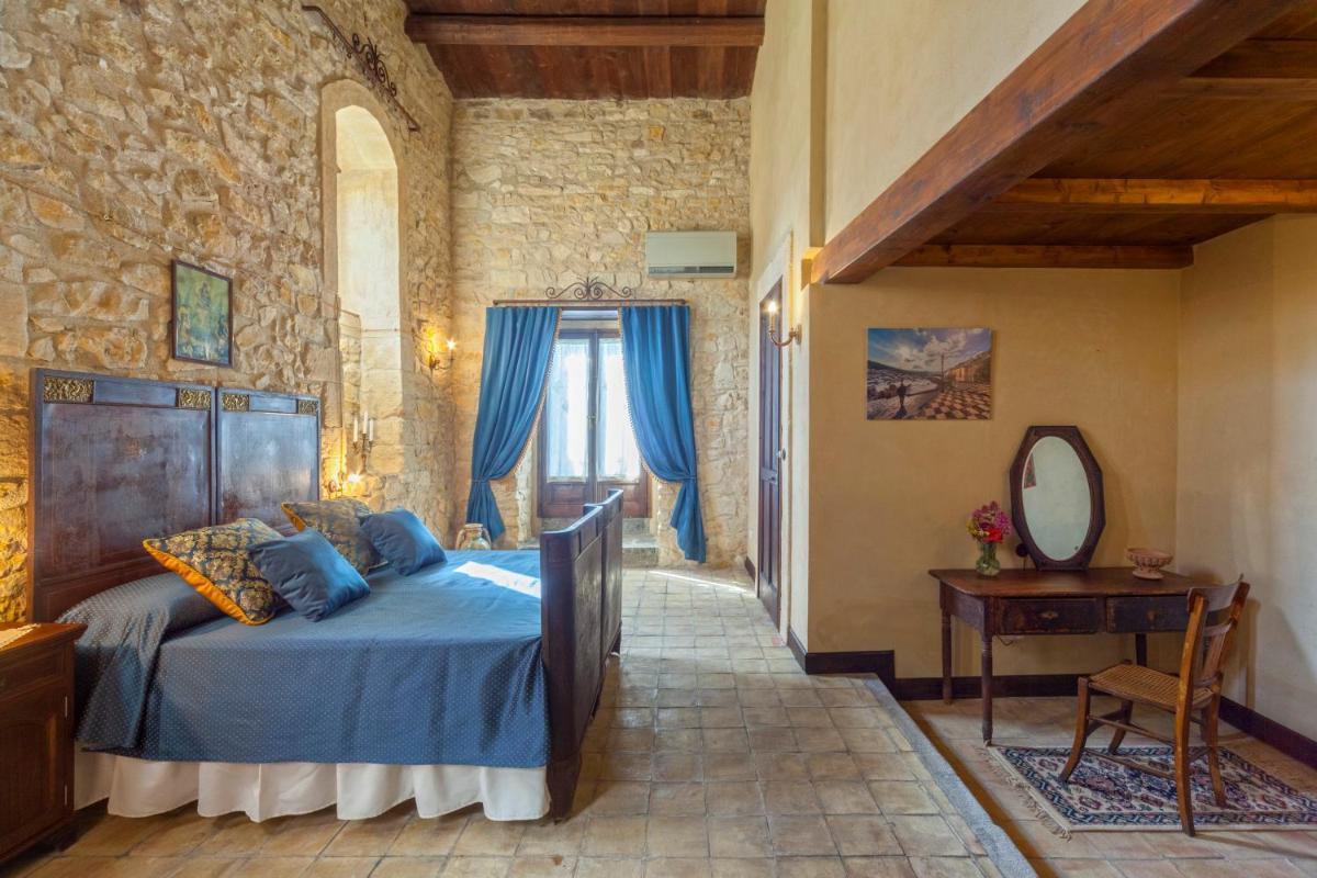 Masseria Fortificata Lo Zafferaneto