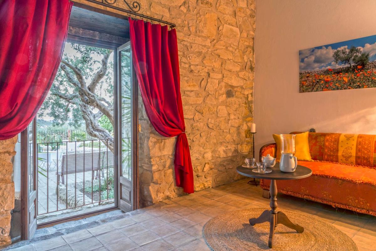 Masseria Fortificata Lo Zafferaneto
