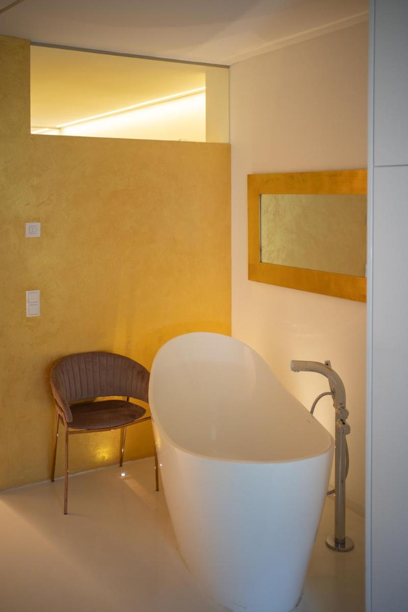 Merangardenvilla adults only