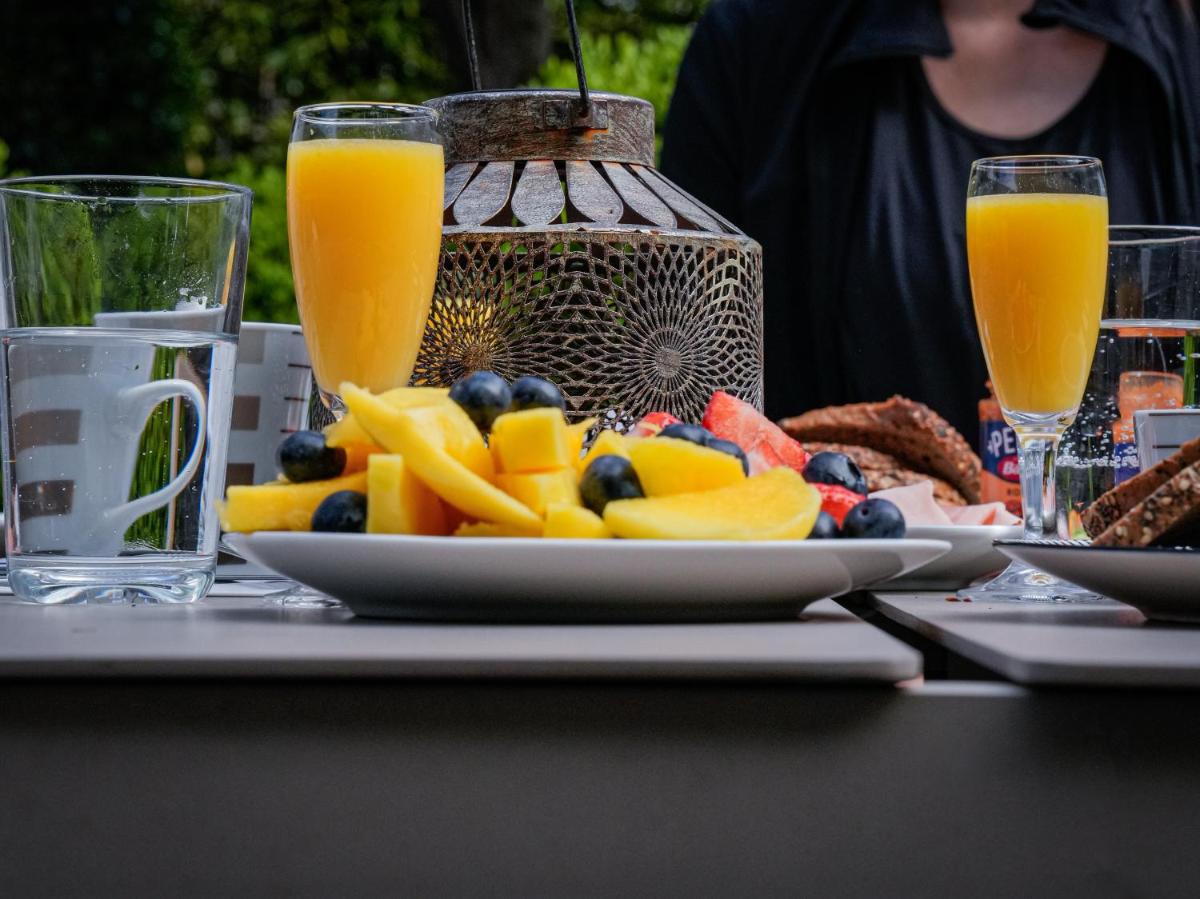 Merangardenvilla adults only