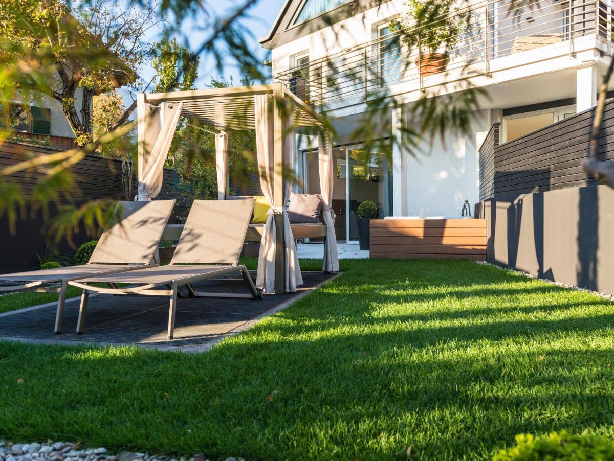 Merangardenvilla adults only