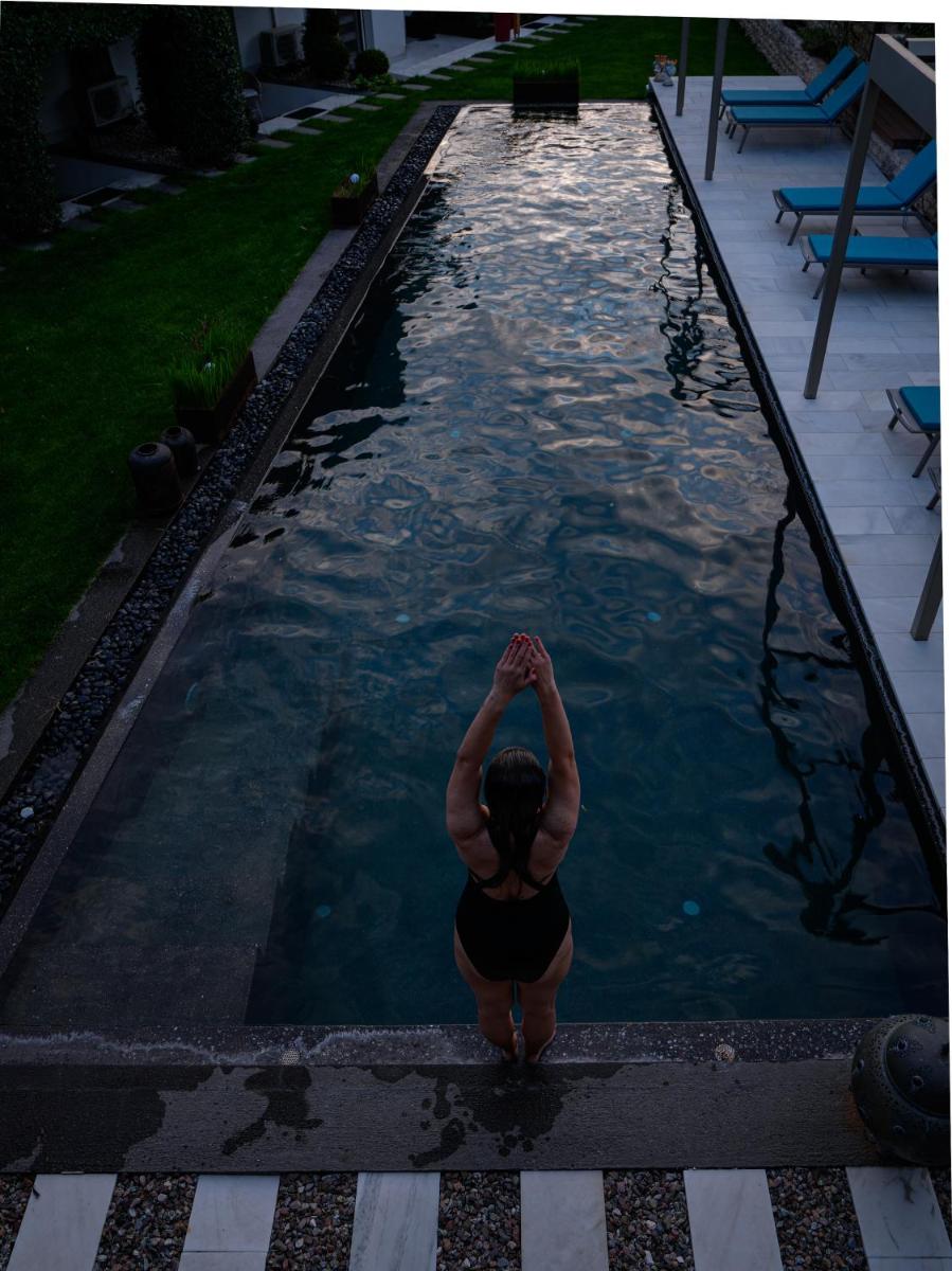 Merangardenvilla adults only