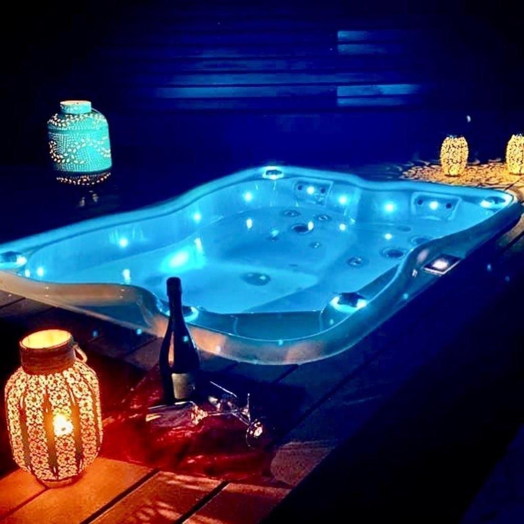 Merangardenvilla adults only