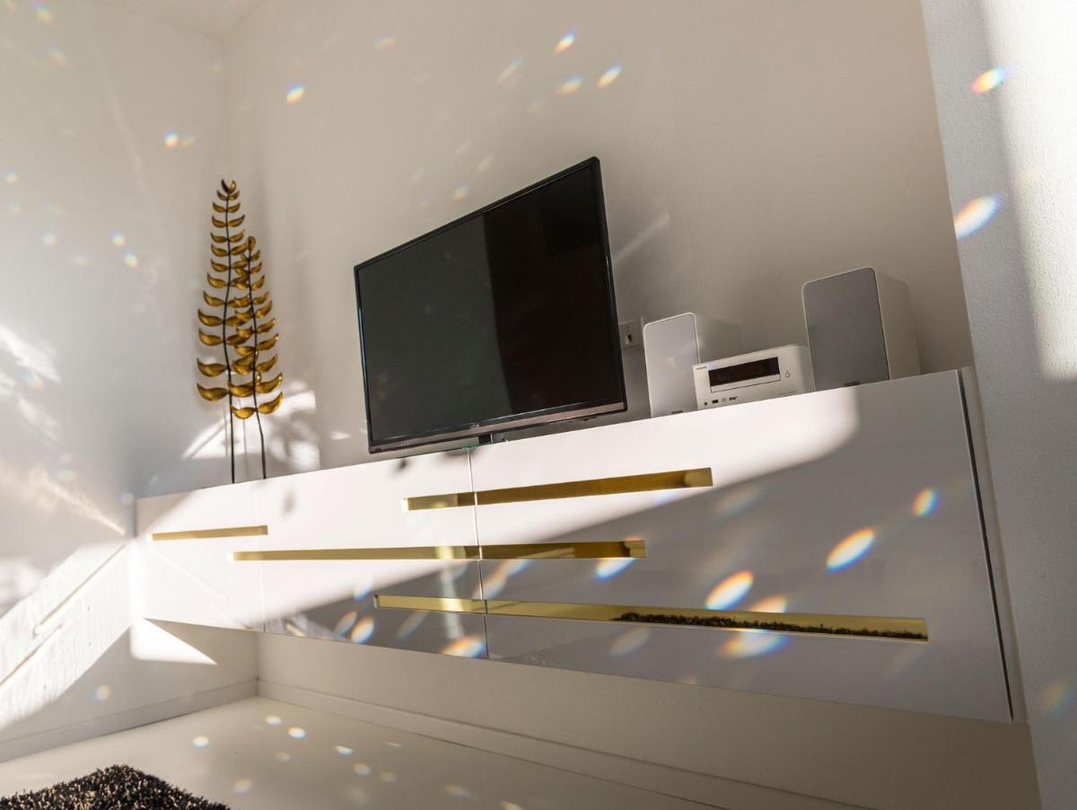 Merangardenvilla adults only