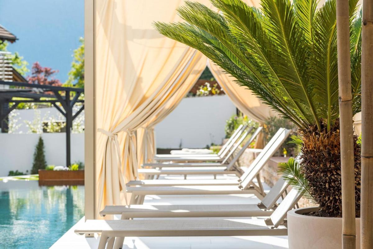 Merangardenvilla adults only