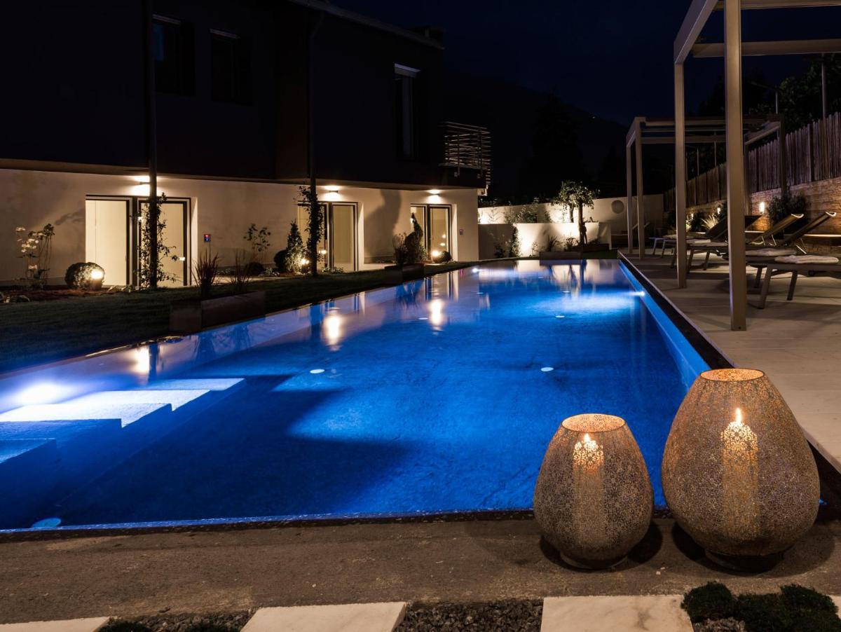 Merangardenvilla adults only