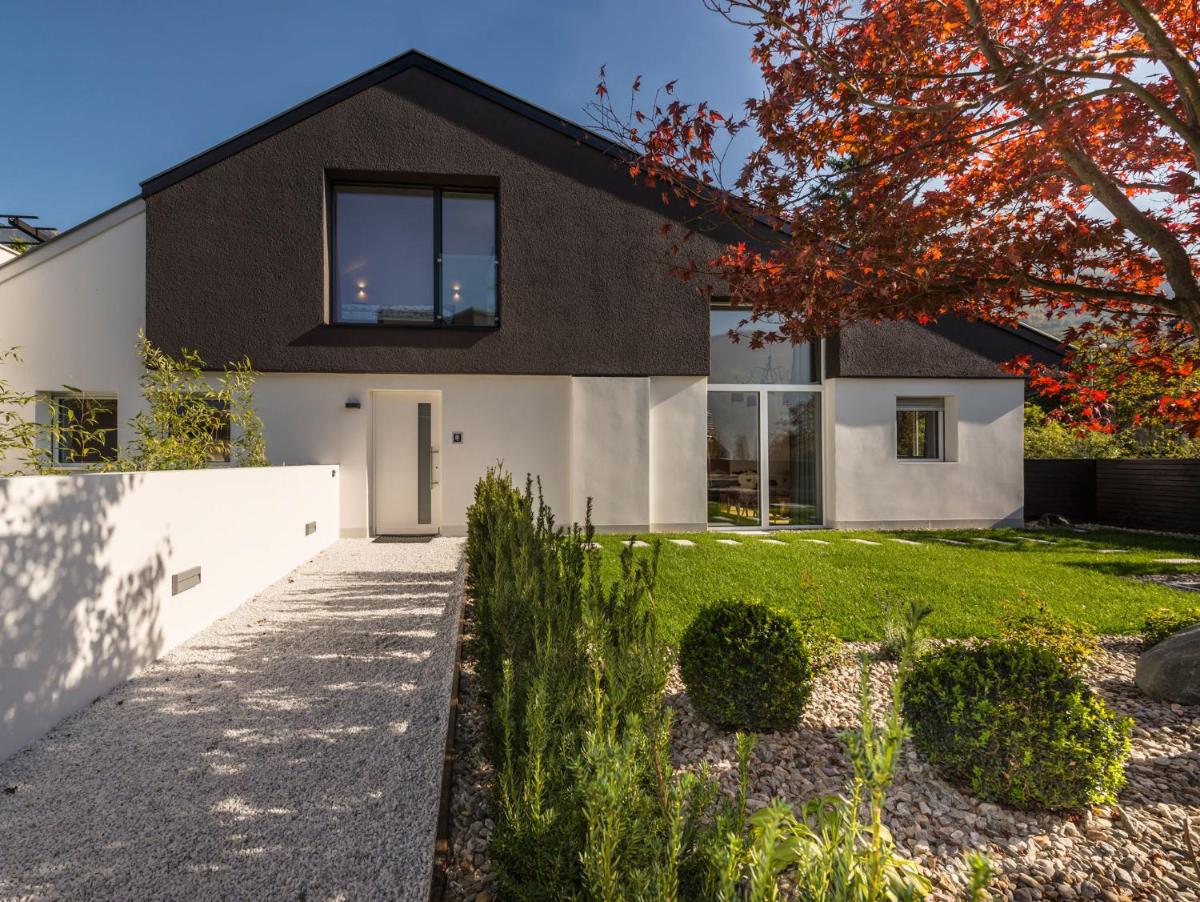 Merangardenvilla adults only