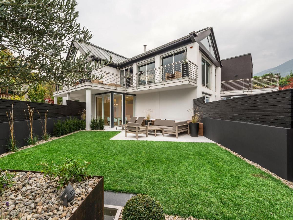 Merangardenvilla adults only