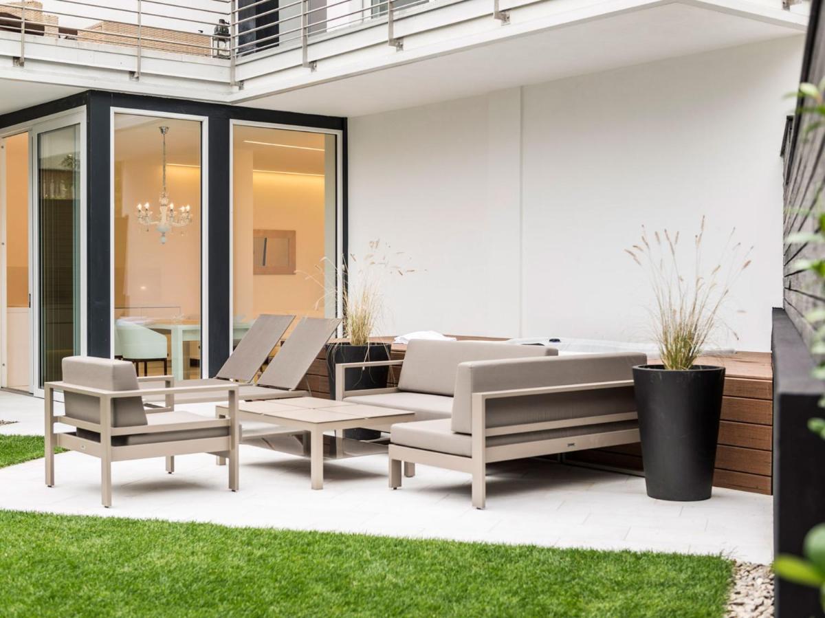 Merangardenvilla adults only