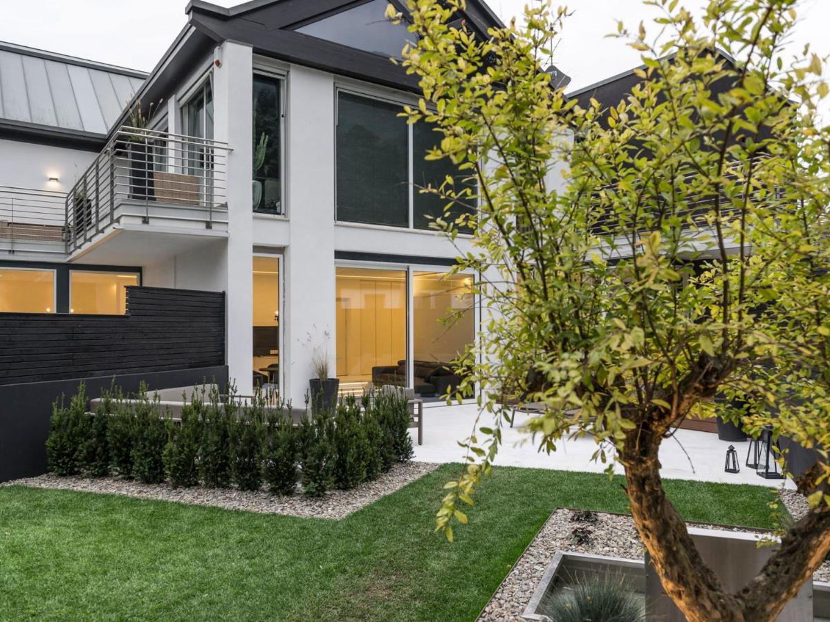 Merangardenvilla adults only