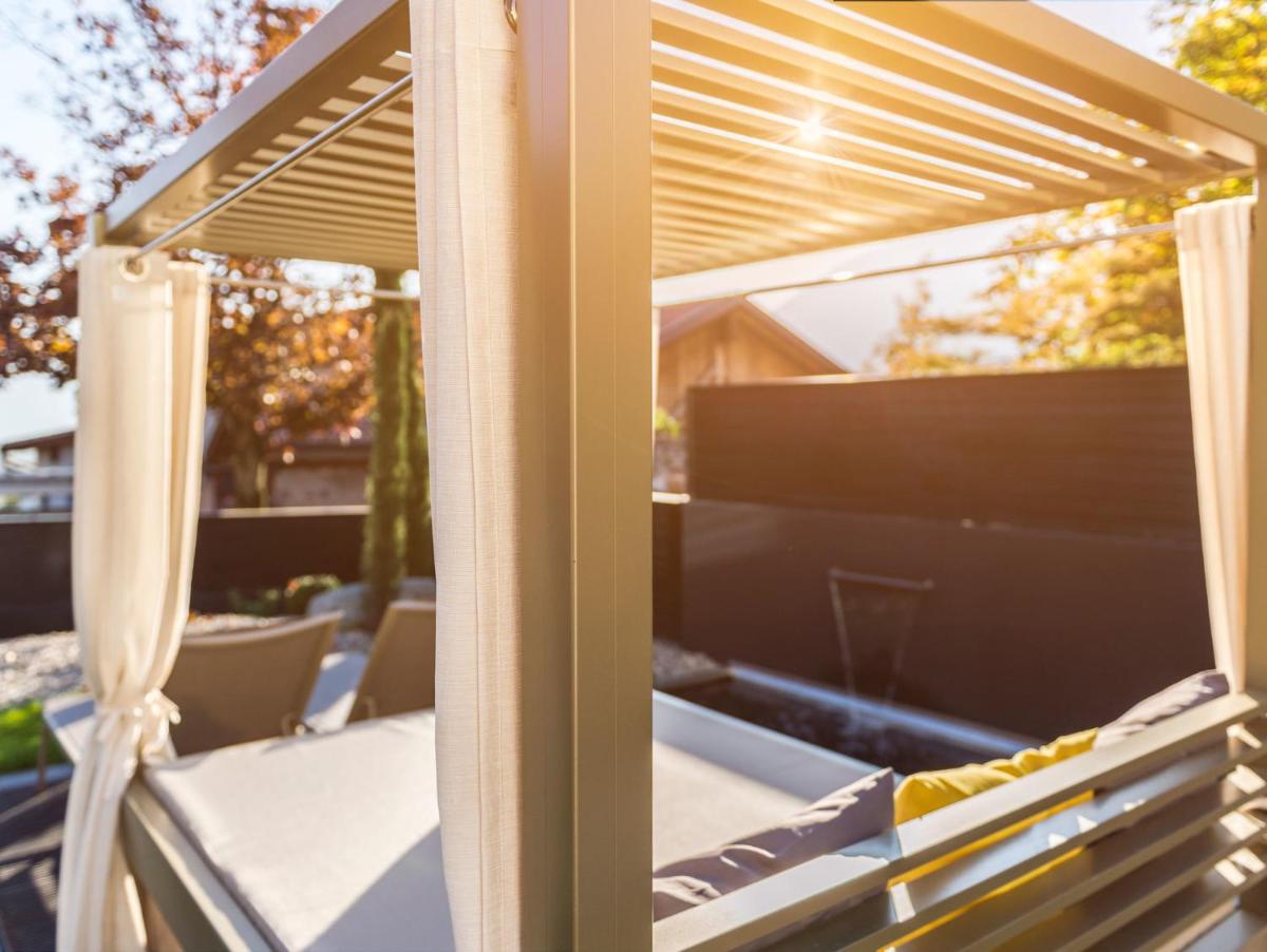 Merangardenvilla adults only