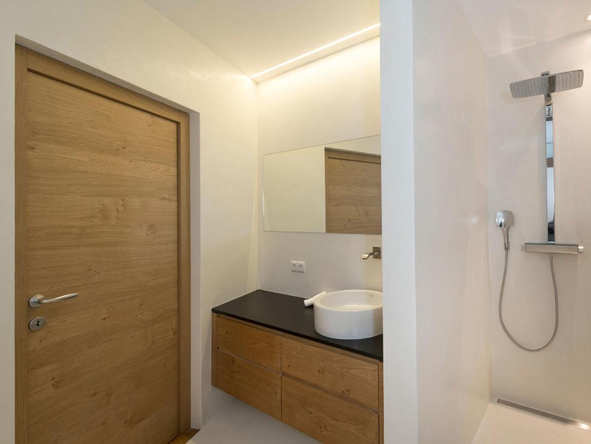 Merangardenvilla adults only