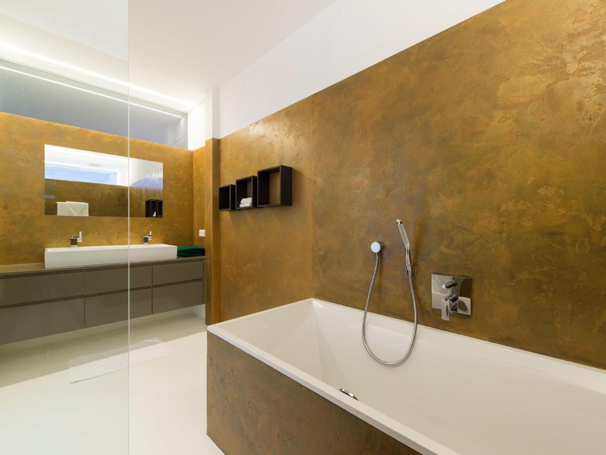 Merangardenvilla adults only