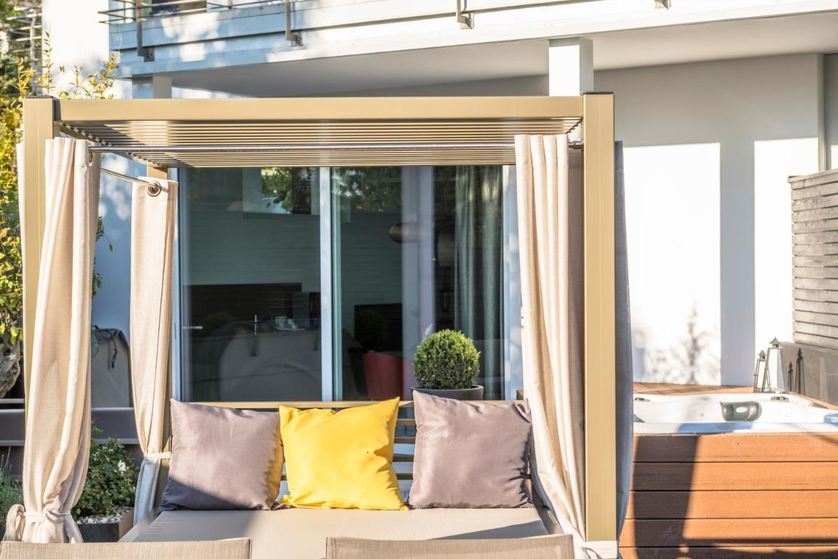 Merangardenvilla adults only