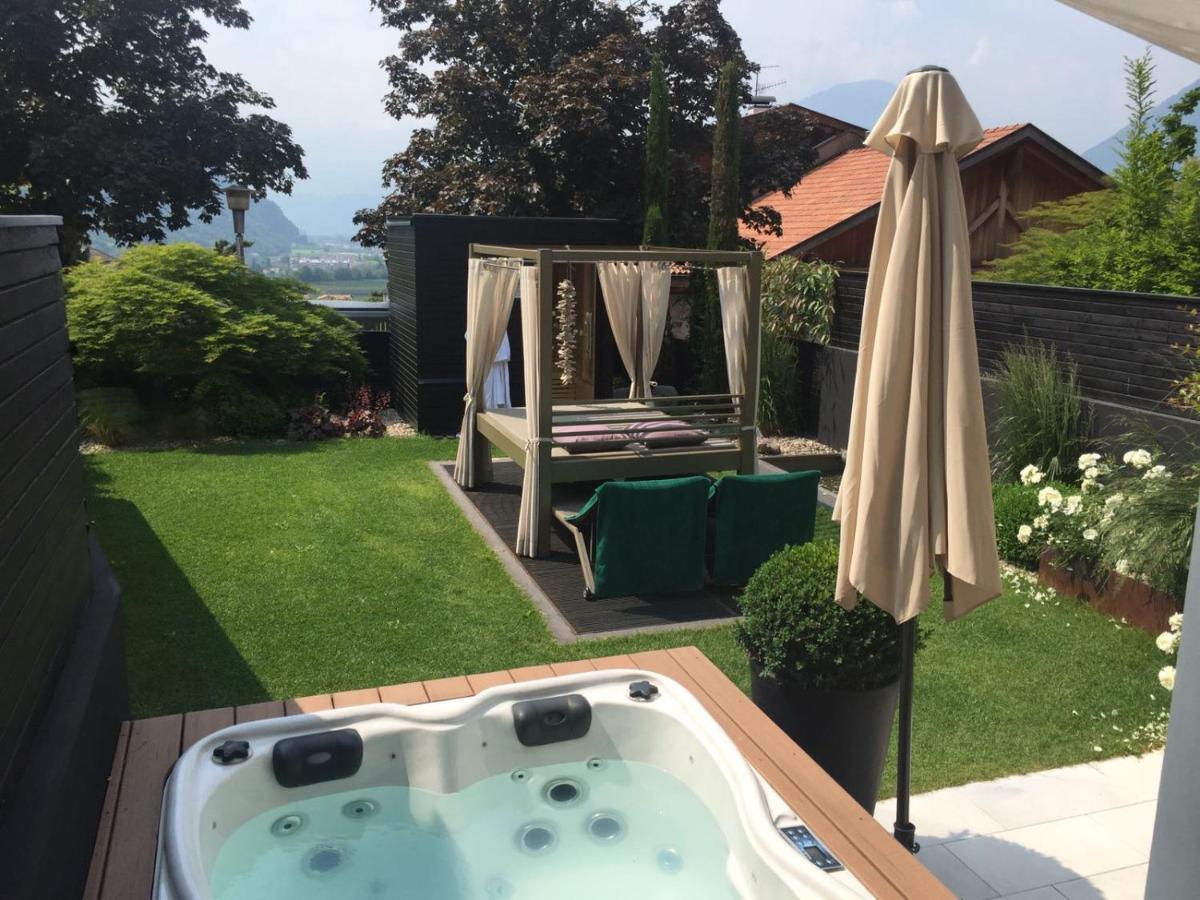Merangardenvilla adults only
