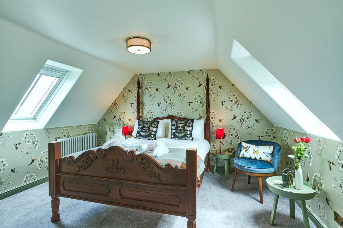 Monkstadt 1745 Restaurant with Rooms