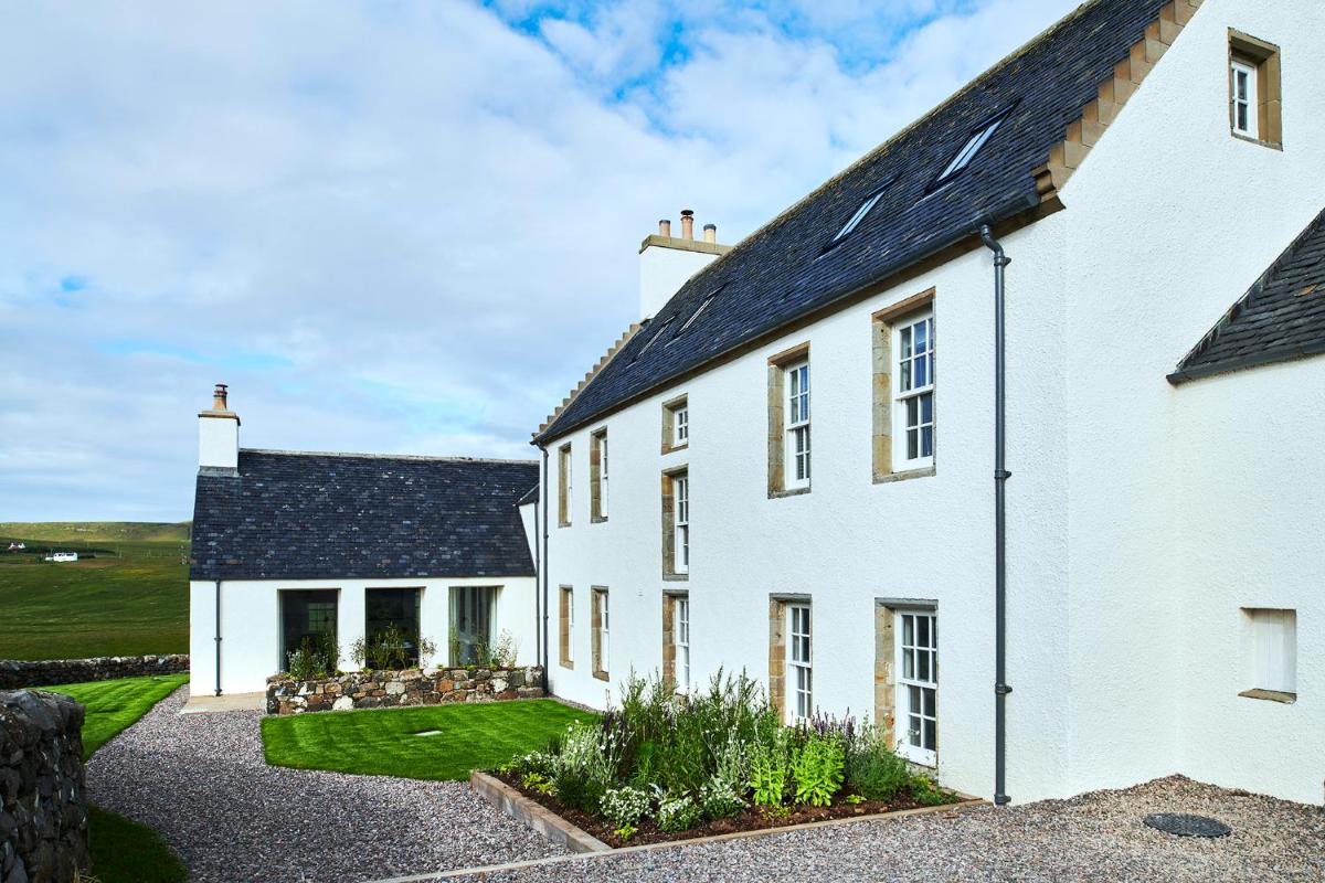 Monkstadt 1745 Restaurant with Rooms