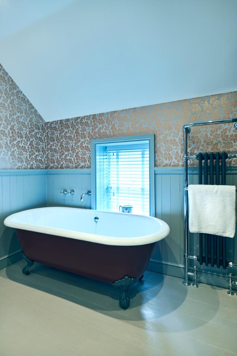 Monkstadt 1745 Restaurant with Rooms