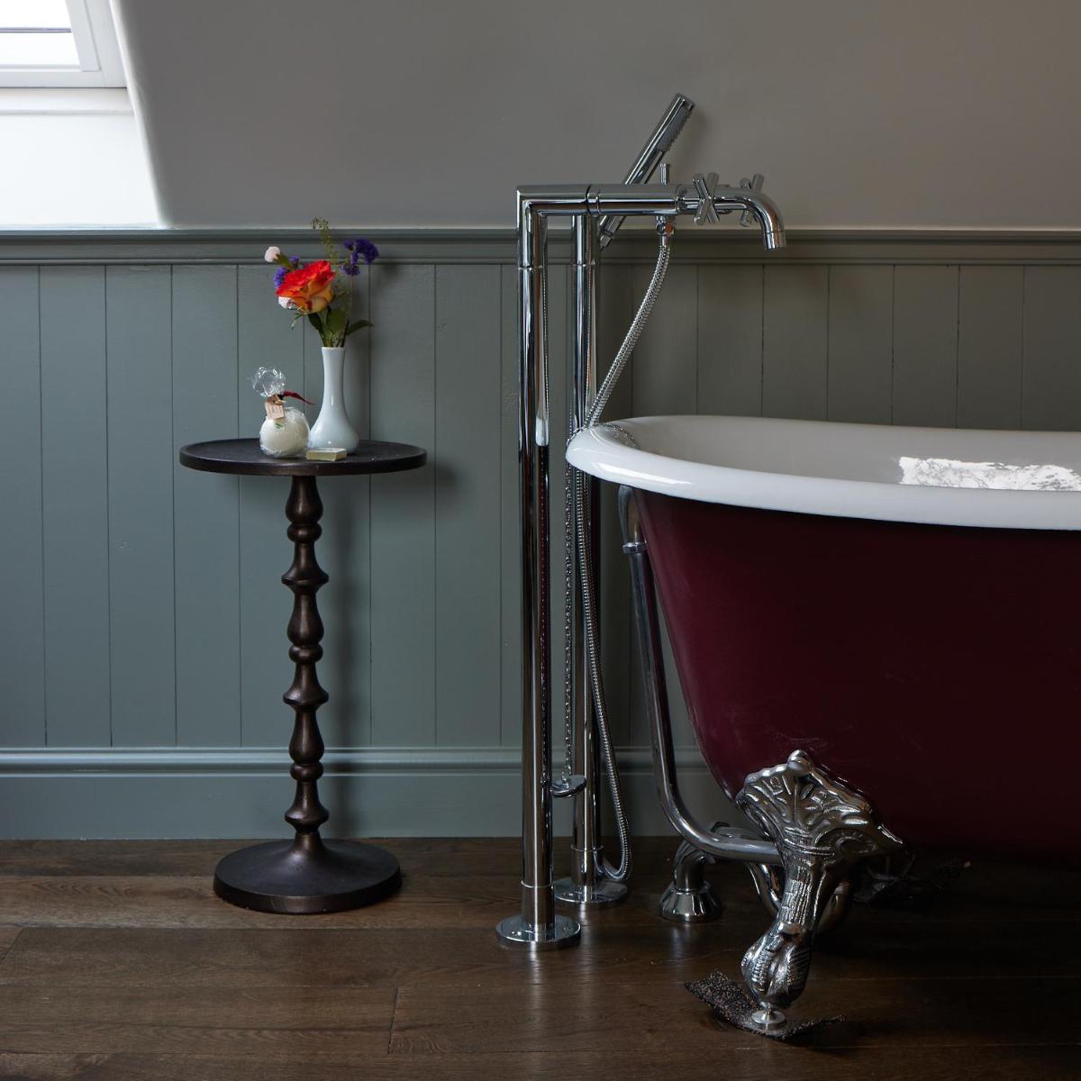 Monkstadt 1745 Restaurant with Rooms