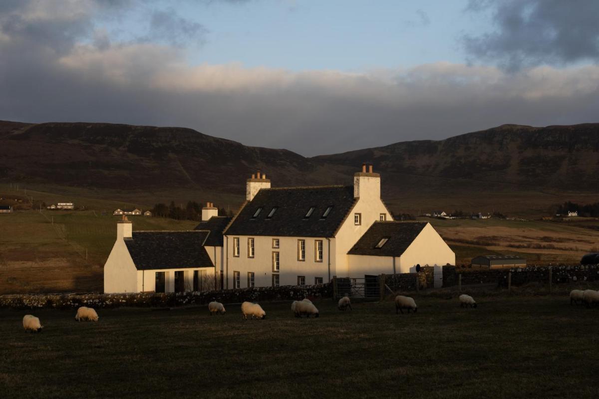 Monkstadt 1745 Restaurant with Rooms