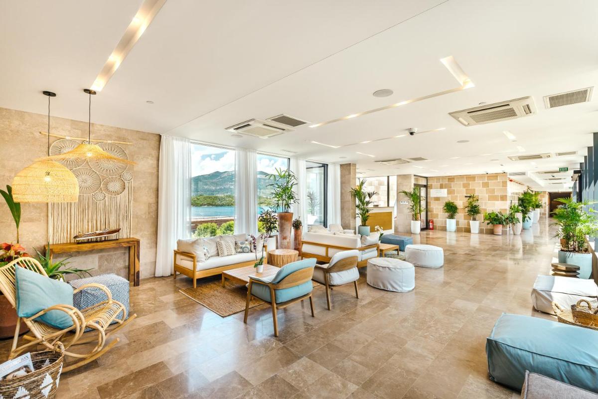 Monte Palm Beach