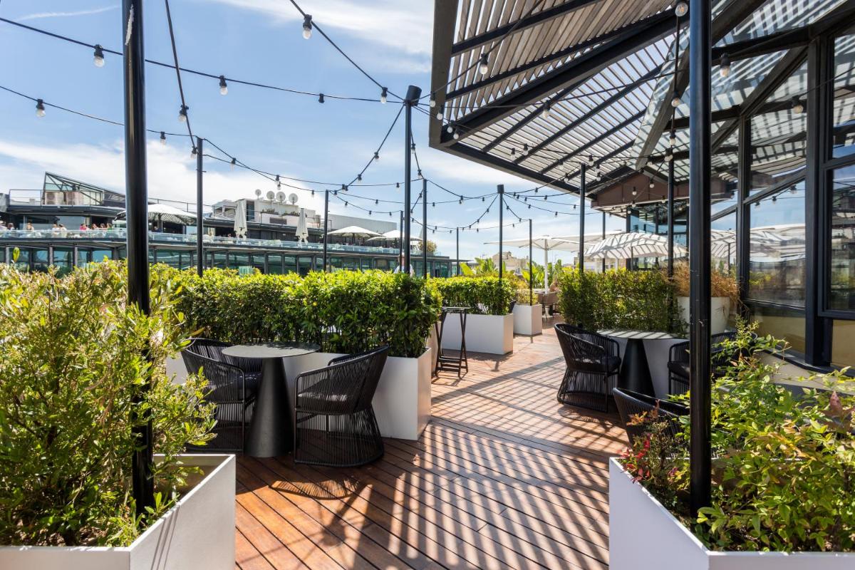 Monument Hotel