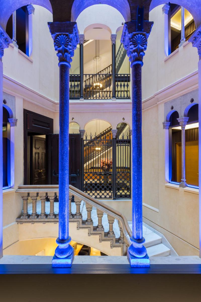 Monument Hotel