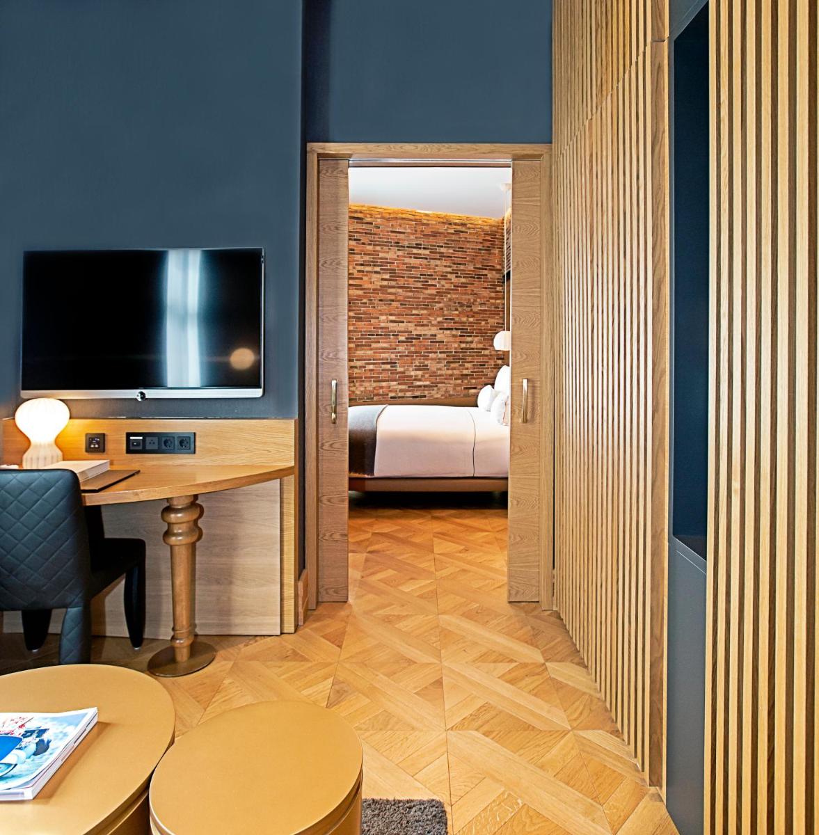 Monument Hotel