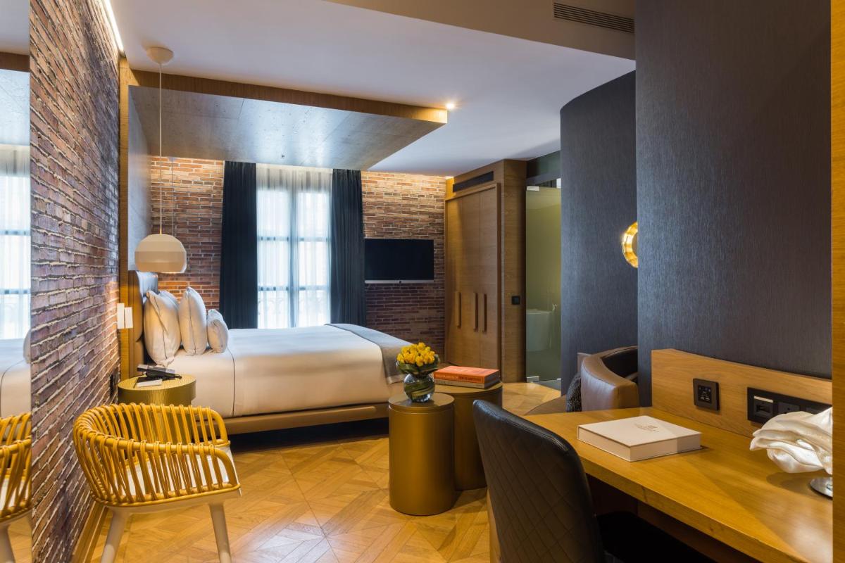 Monument Hotel