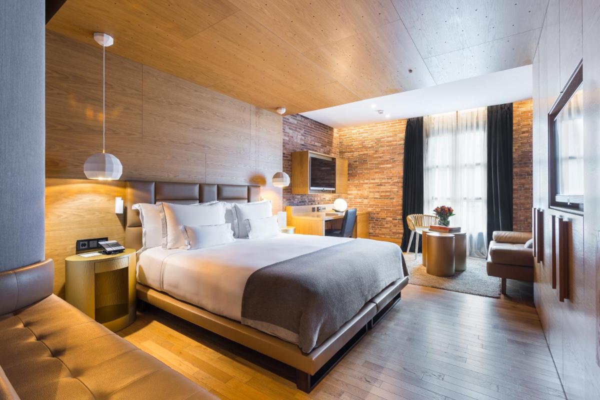 Monument Hotel
