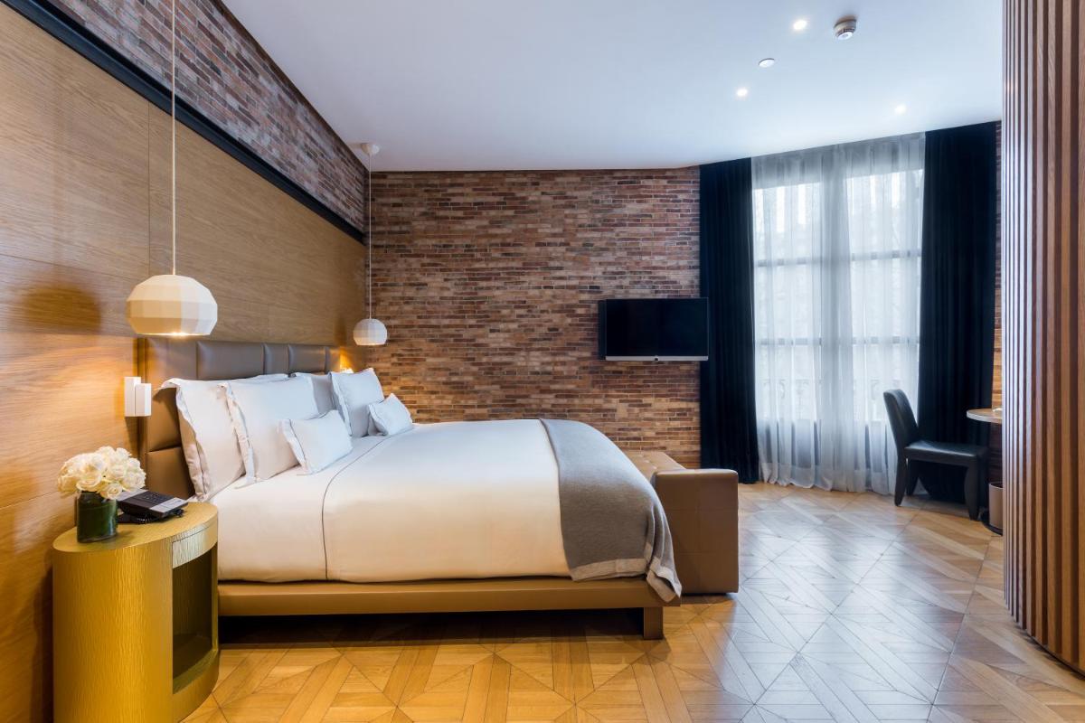 Monument Hotel