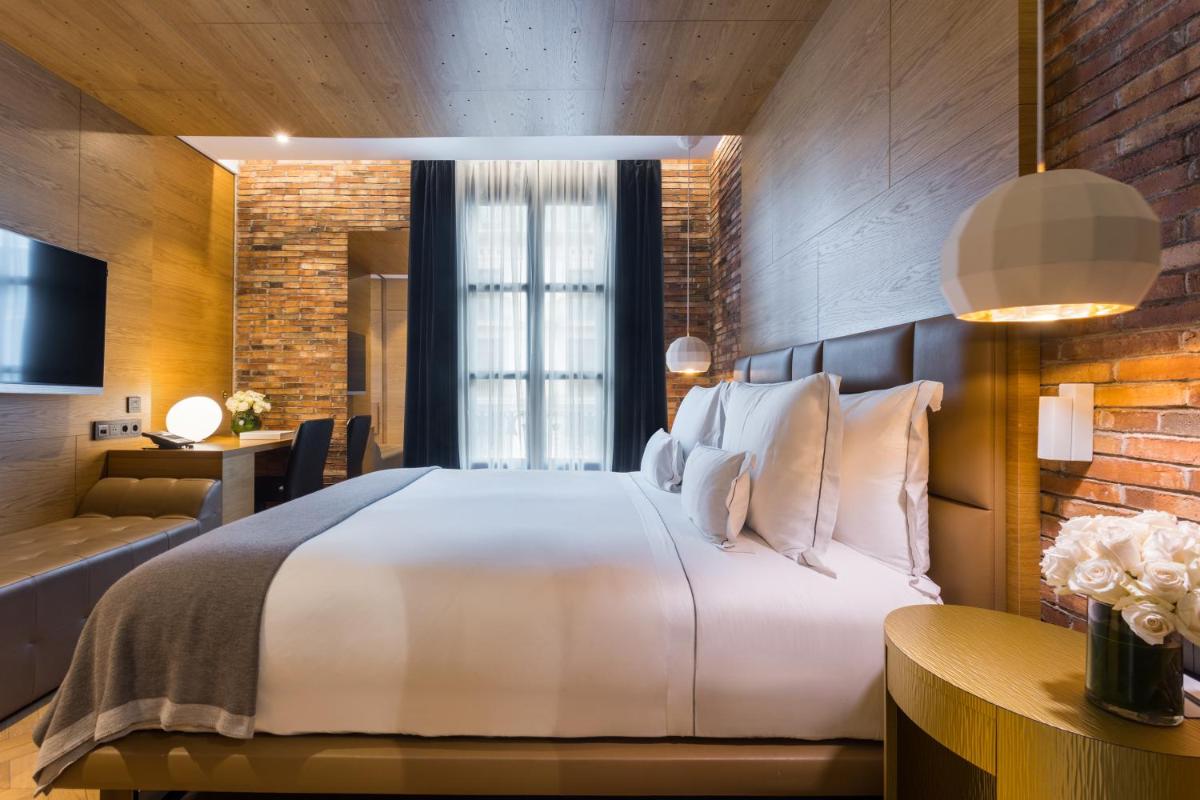 Monument Hotel