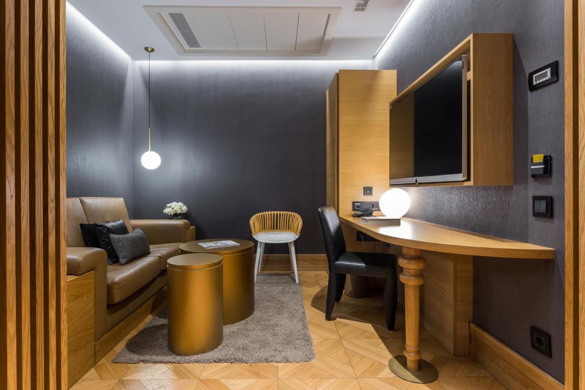 Monument Hotel