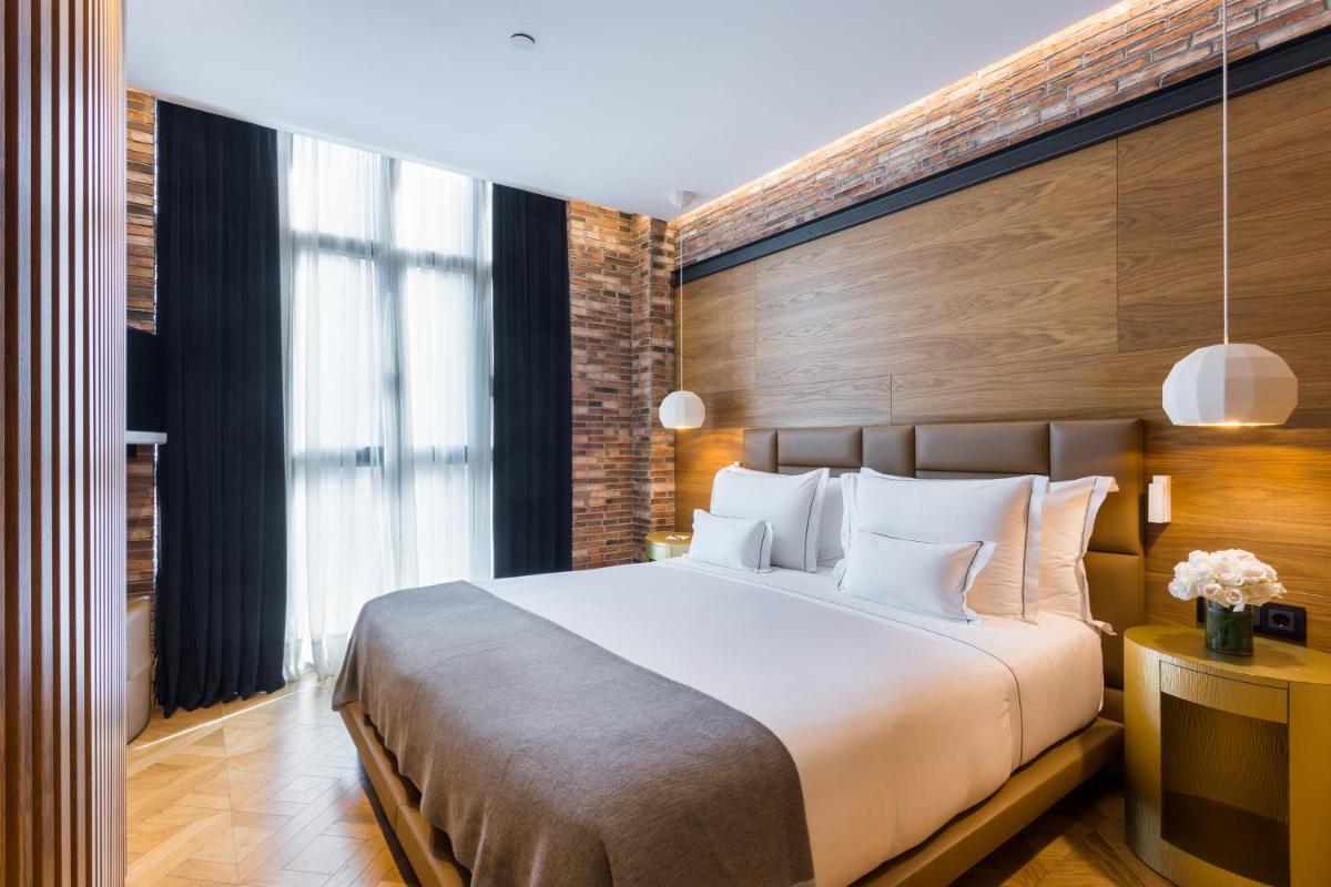 Monument Hotel