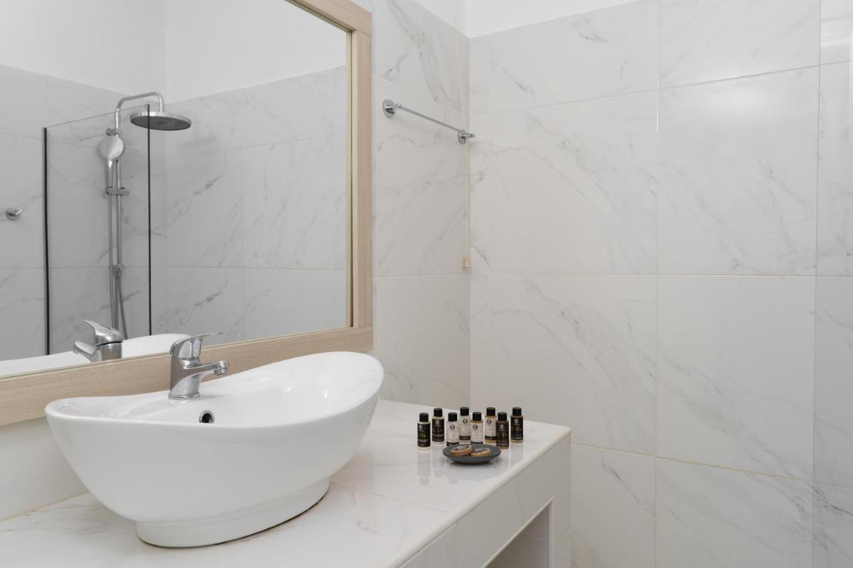 Mr. and Mrs. White Tinos