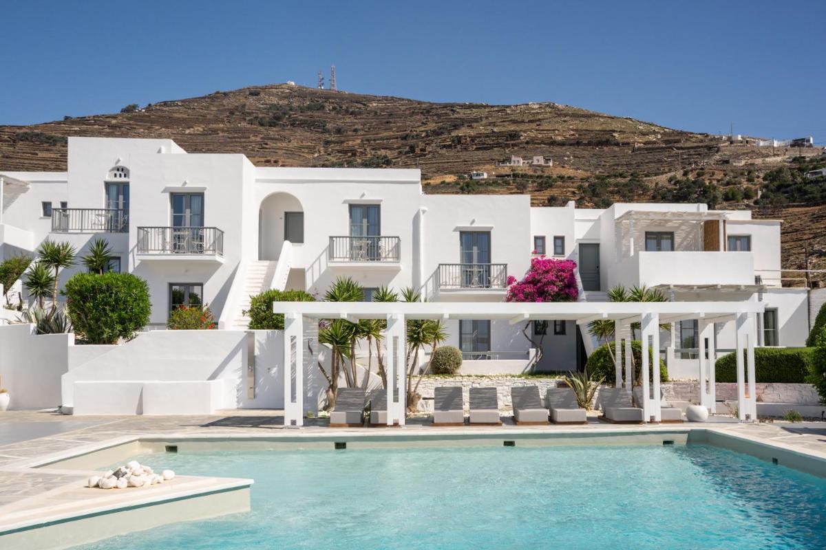 Mr and Mrs White Tinos