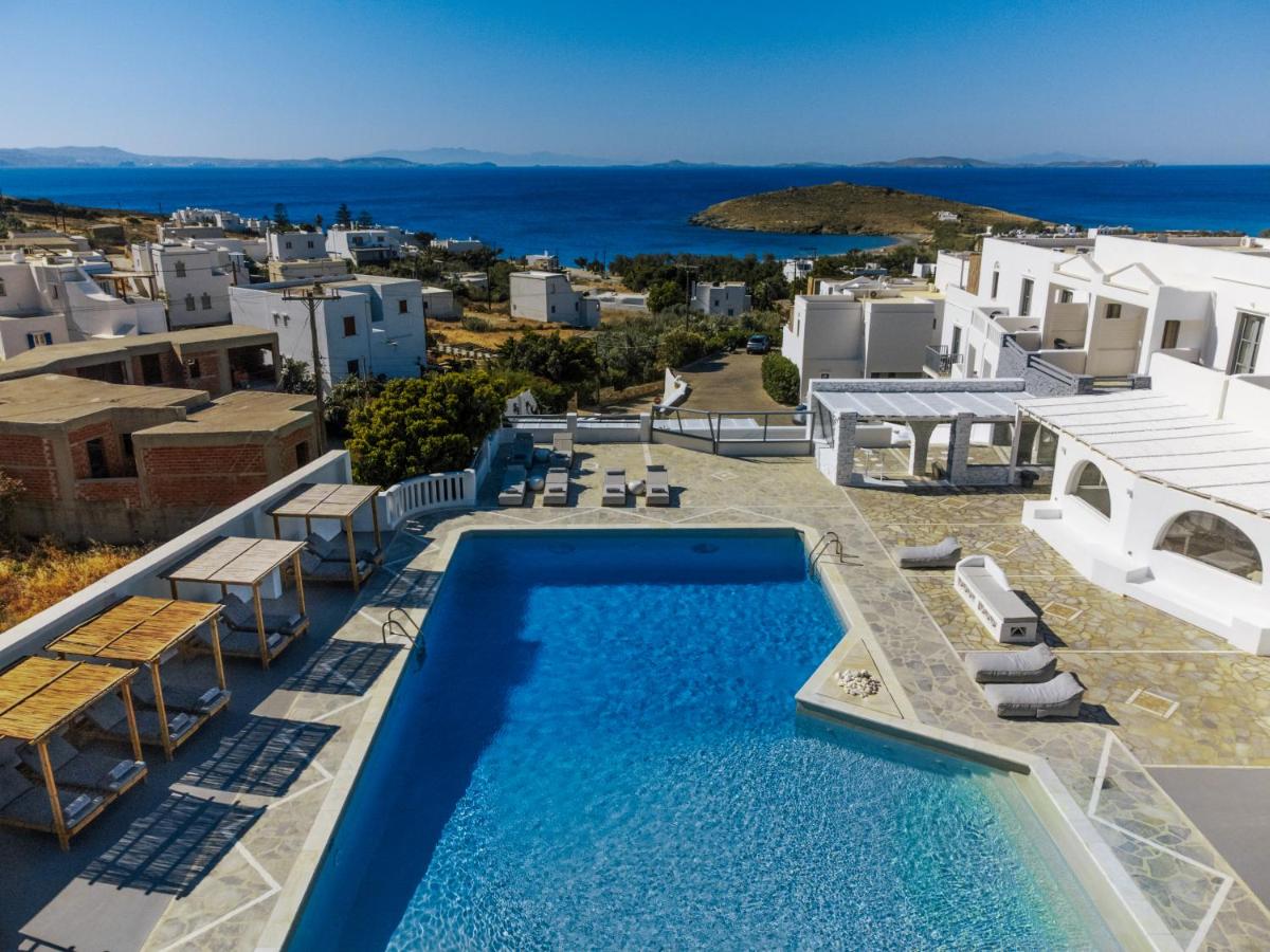 Mr and Mrs White Tinos