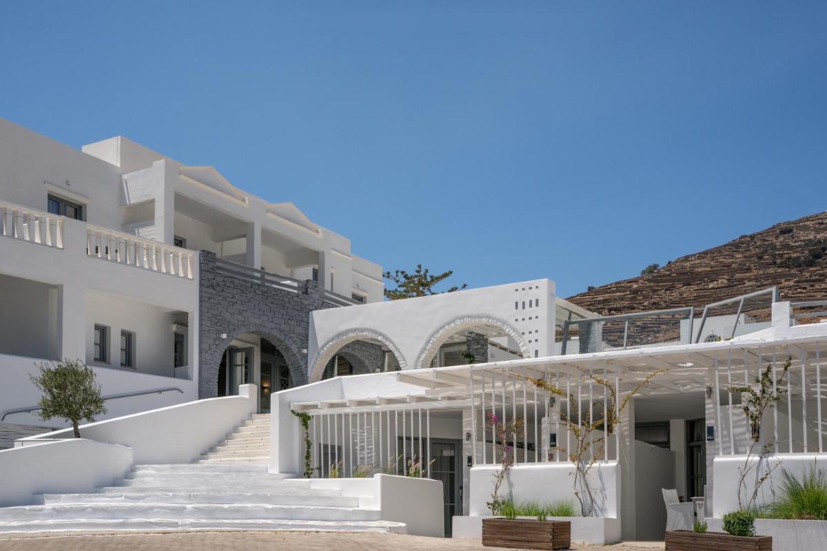 Mr and Mrs White Tinos