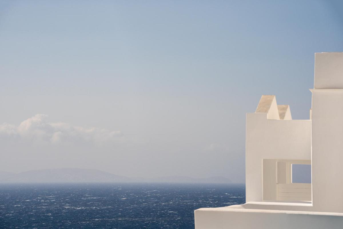 Mr and Mrs White Tinos