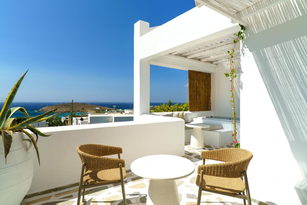 Mr and Mrs White Tinos