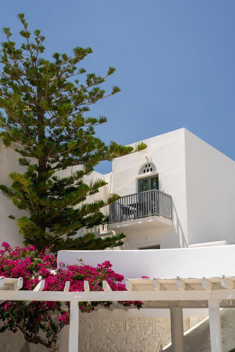 Mr and Mrs White Tinos