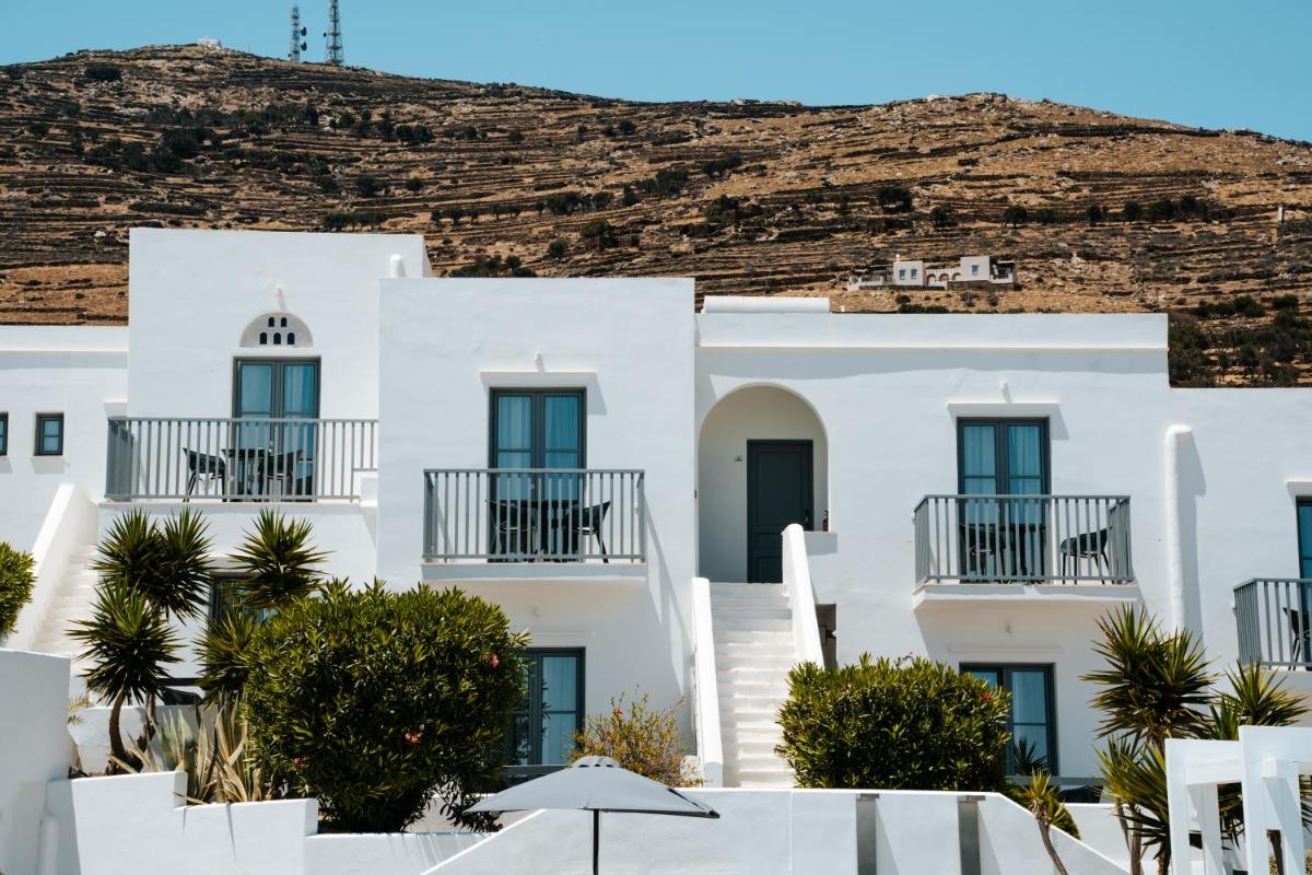 Mr and Mrs White Tinos