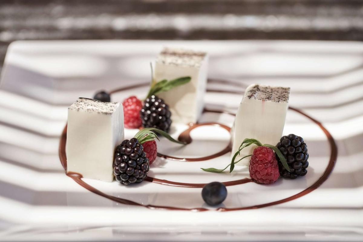 Radisson Blu Euphoria Resort, Mykonos