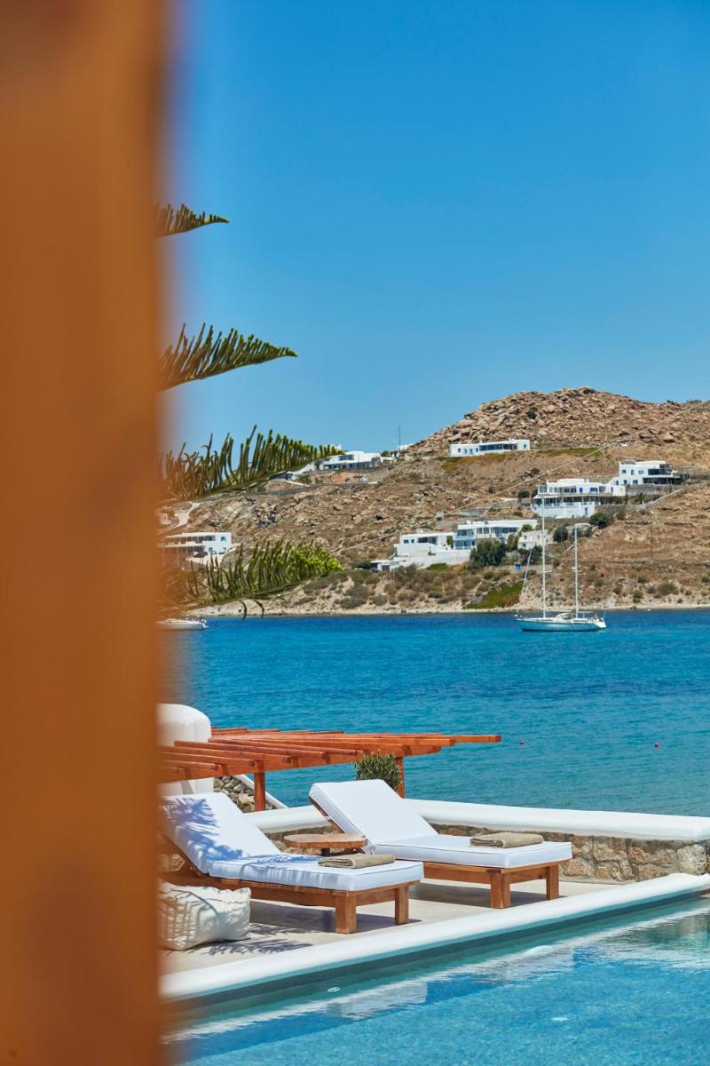 Mykonos Waves Beach House & Suites