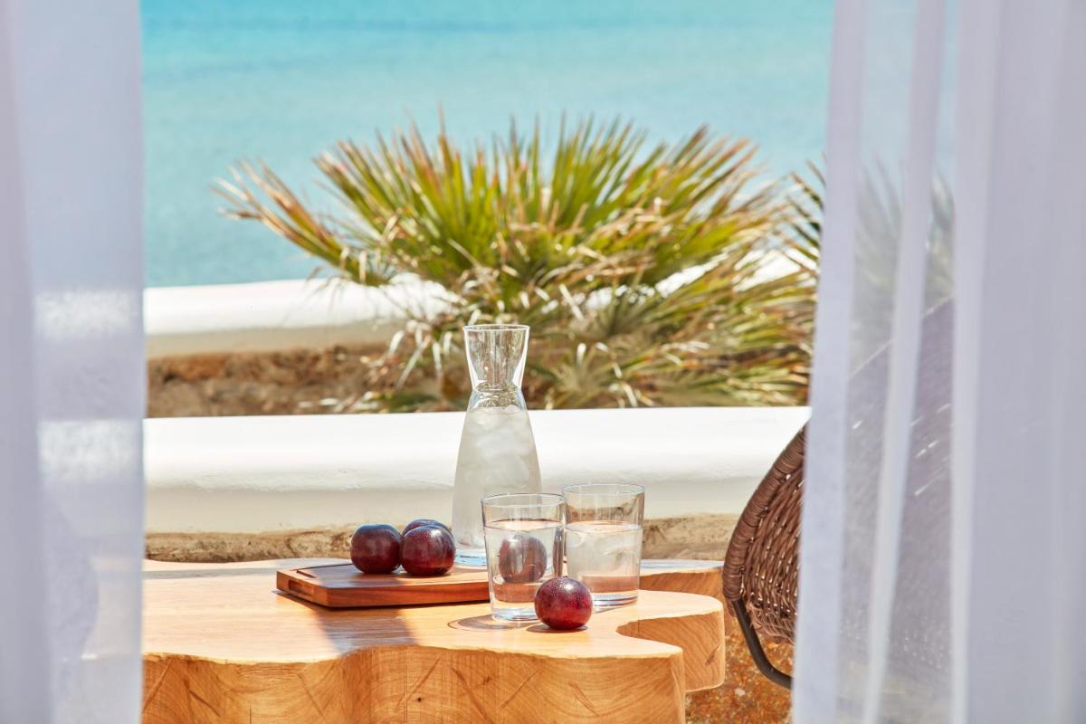 Mykonos Waves Beach House & Suites