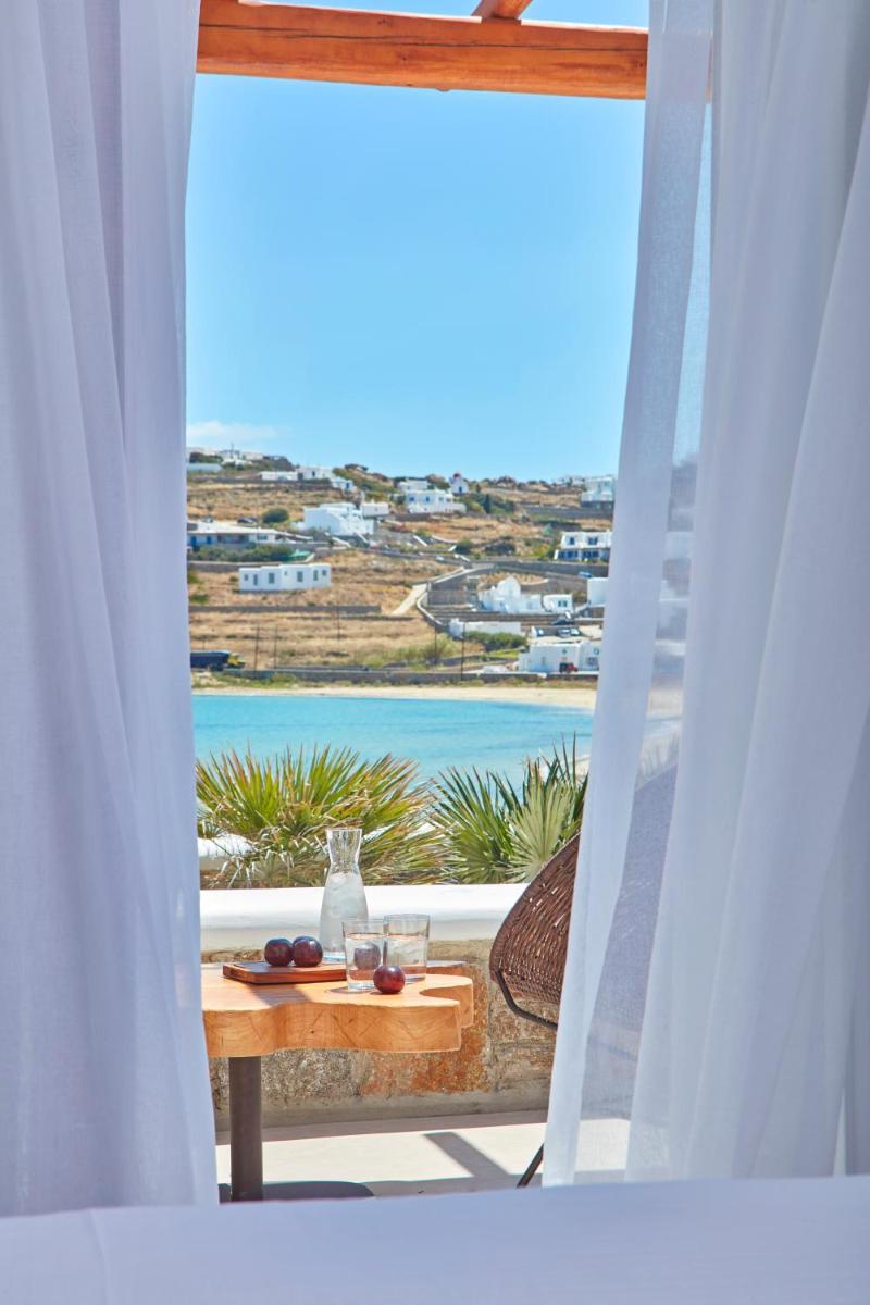 Mykonos Waves Beach House & Suites