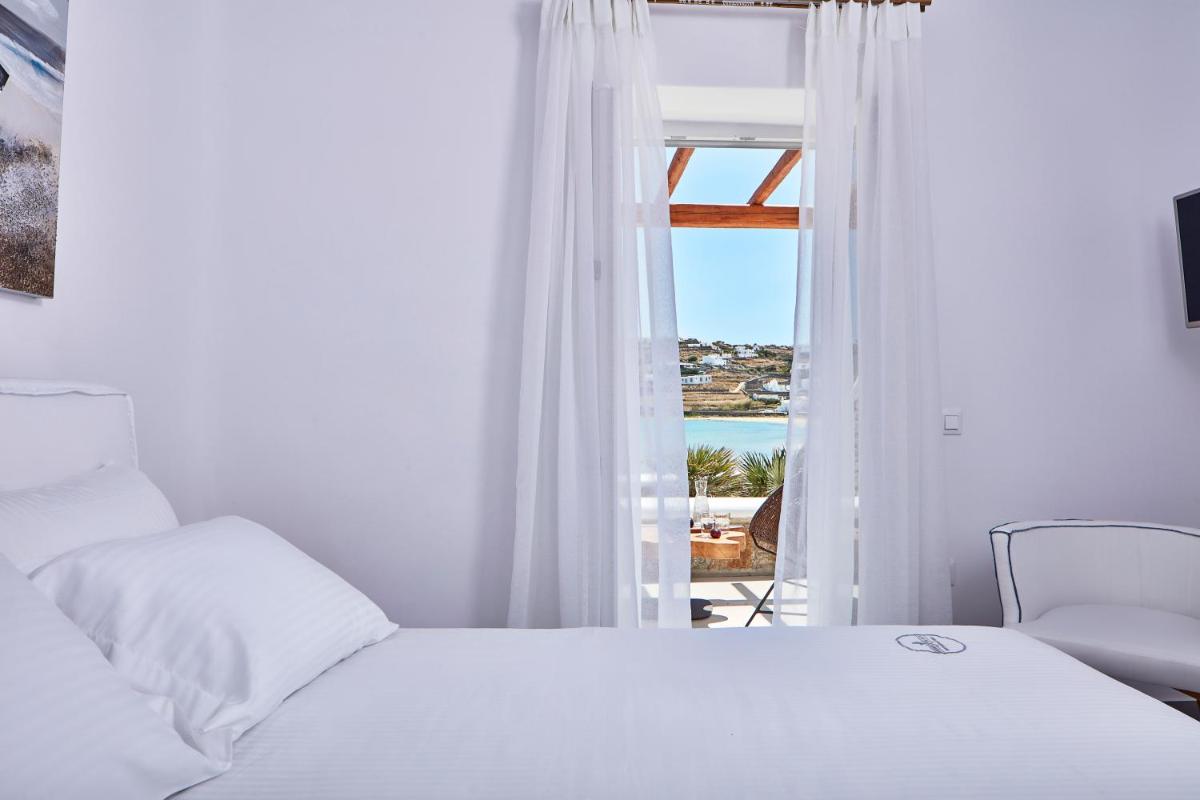 Mykonos Waves Beach House & Suites