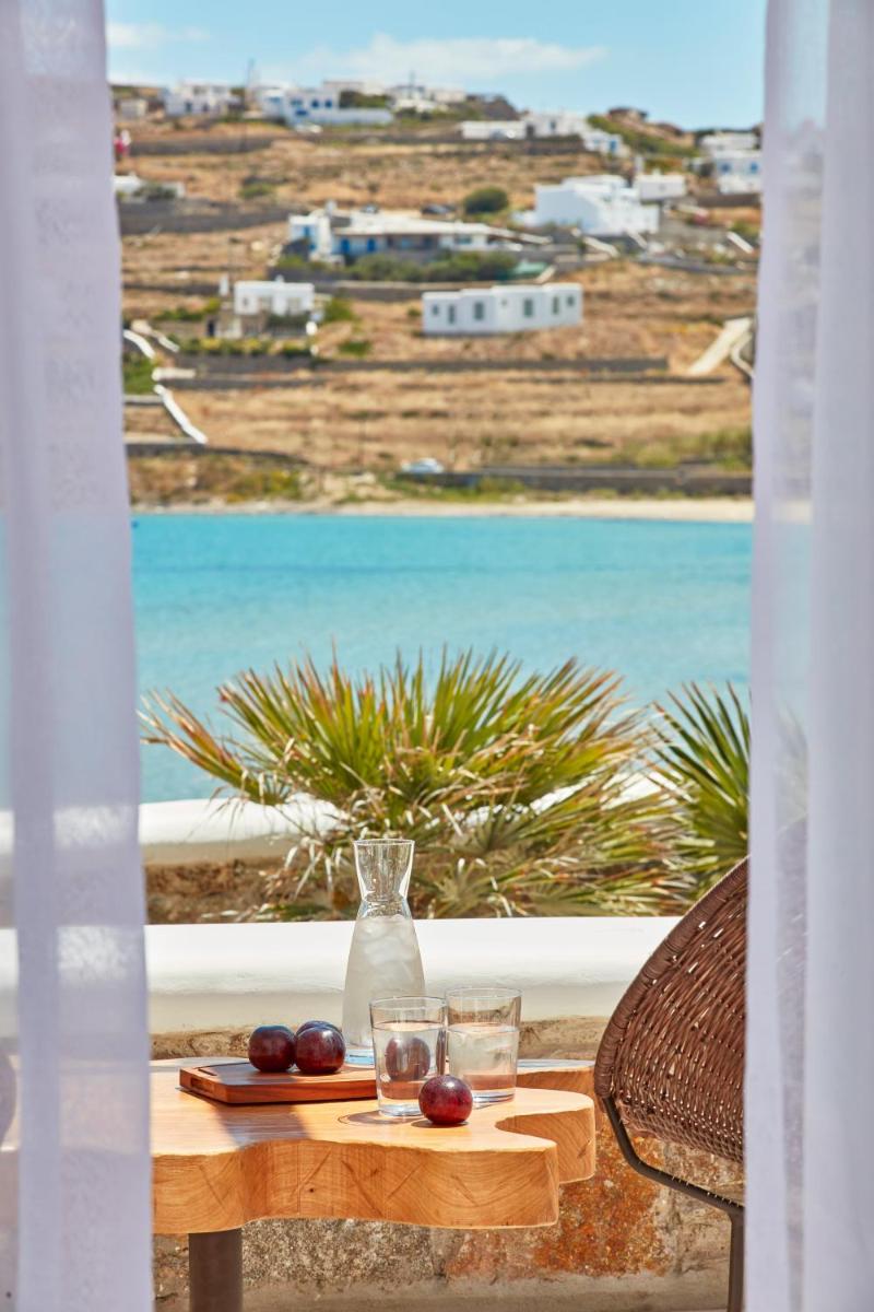 Mykonos Waves Beach House & Suites